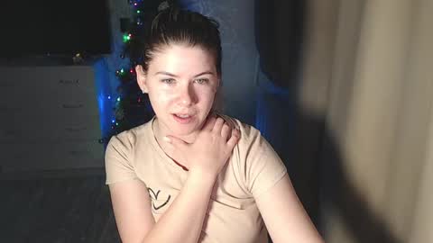 Melissa  Ray online show from December 20, 7:07 pm