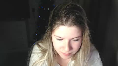 Melissa  Ray online show from December 26, 6:12 pm