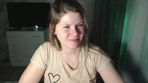 Melissa  Ray online show from February 17, 9:52 pm