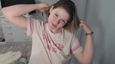Melissa  Ray online show from February 20, 2:40 am