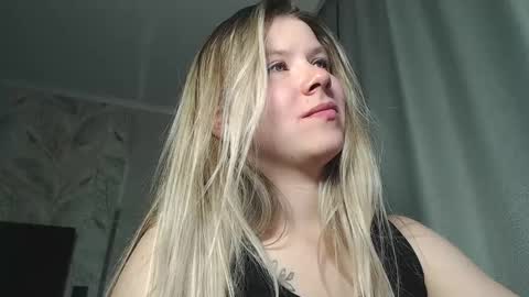Melissa  Ray online show from February 26, 8:22 pm
