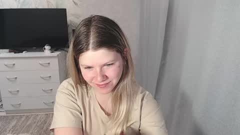 Melissa  Ray online show from March 3, 2:04 am