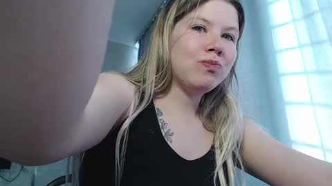 Melissa  Ray online show from March 11, 9:13 am