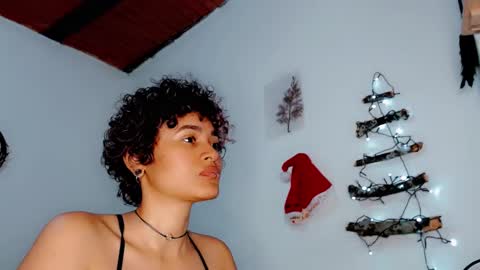 Snapshot of melissa_and_carol chatting on December 23, 9:40 pm Carol - Dany online show from December 23, 9:40 pm