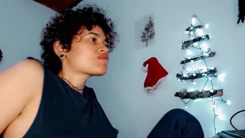 Snapshot of melissa_and_carol chatting on December 24, 12:44 am Carol - Dany online show from December 24, 12:44 am