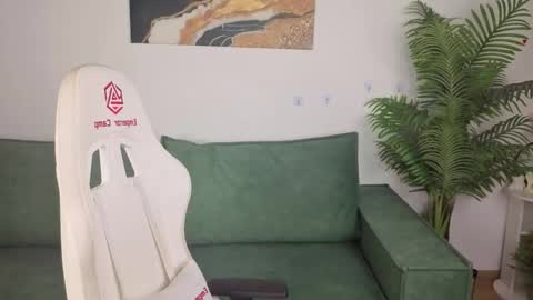 Snapshot of melissa_drake chatting on January 19, 8:07 am melissa_drake online show from January 19, 8:07 am