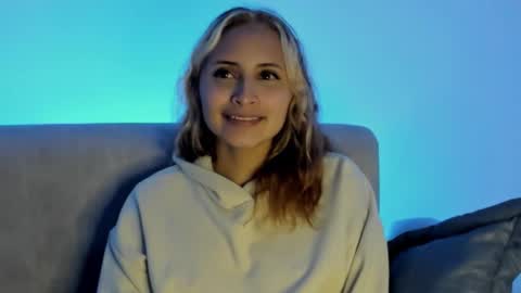 Snapshot of melissa_noir chatting on February 24, 7:28 am melissa_noir online show from February 24, 7:28 am