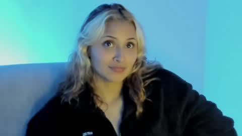 Snapshot of melissa_noir chatting on March 16, 7:12 am melissa_noir online show from March 16, 7:12 am