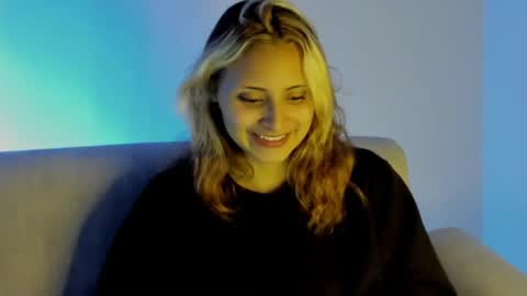 Snapshot of melissa_noir chatting on March 25, 8:20 am melissa_noir online show from March 25, 8:20 am