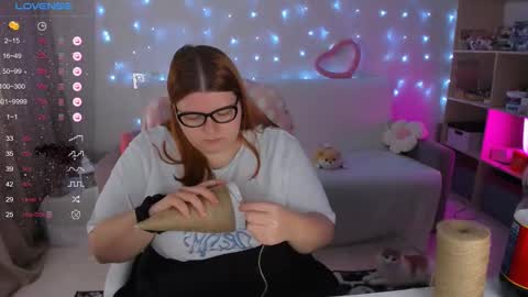 Snapshot of melissa_purr chatting on December 14, 10:39 pm melissa_purr online show from December 14, 10:39 pm