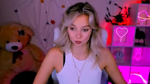 Snapshot of melissa_richardson chatting on October 16, 4:30 pm Melissa online show from October 16, 4:30 pm