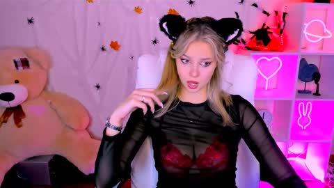 Snapshot of melissa_richardson chatting on October 31, 1:01 pm Melissa online show from October 31, 1:01 pm