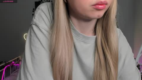Snapshot of melissa_sshy chatting on December 11, 8:36 am Melissa HOT CONTENT HERE online show from December 11, 8:36 am