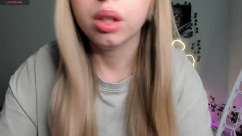 Snapshot of melissa_sshy chatting on December 22, 3:33 am Melissa HOT CONTENT HERE online show from December 22, 3:33 am