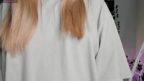 Snapshot of melissa_sshy chatting on December 22, 9:55 am Melissa HOT CONTENT HERE online show from December 22, 9:55 am