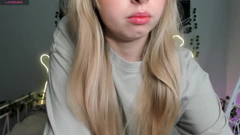 Snapshot of melissa_sshy chatting on December 23, 2:13 am Melissa HOT CONTENT HERE online show from December 23, 2:13 am