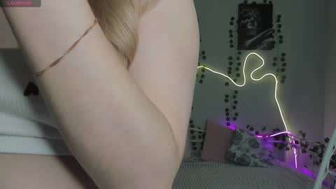 Snapshot of melissa_sshy chatting on December 26, 7:24 am Melissa HOT CONTENT HERE online show from December 26, 7:24 am