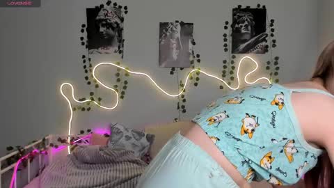 Snapshot of melissa_sshy chatting on March 2, 5:33 am Melissa HOT CONTENT HERE online show from March 2, 5:33 am