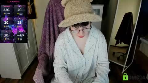 Snapshot of melissa_wells chatting on September 9, 9:25 pm Melissa online show from September 9, 9:25 pm
