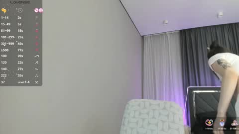 Snapshot of melissa_yamazaki chatting on February 14, 12:36 pm Lisaa online show from February 14, 12:36 pm
