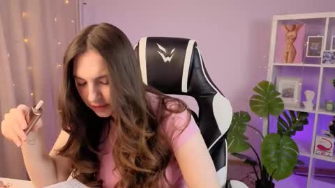 Snapshot of melissacharm_ chatting on February 17, 5:48 am Melissa online show from February 17, 5:48 am