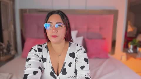 M E L I S S A  online show from January 8, 11:56 am