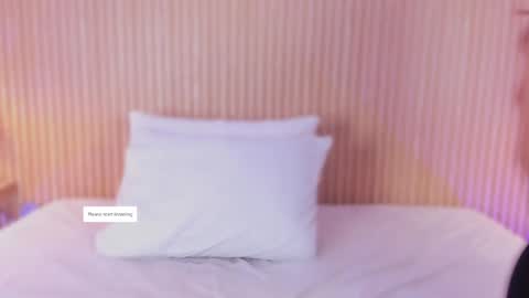 M E L I S S A  online show from May 16, 12:04 pm