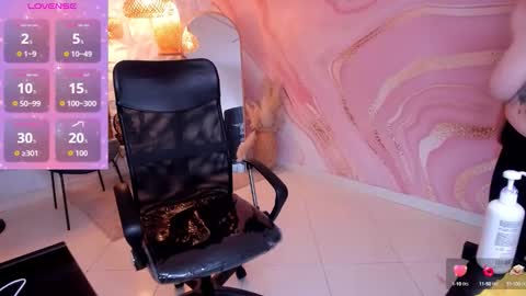 Snapshot of melissalabx69 chatting on October 10, 11:04 pm MELISSA online show from October 10, 11:04 pm