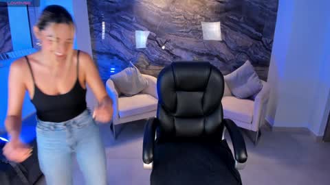 Snapshot of melissamoore_ chatting on January 12, 2:56 am Call me Meli online show from January 12, 2:56 am