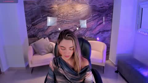 Snapshot of melissamoore_ chatting on March 5, 2:25 am Call me Meli online show from March 5, 2:25 am