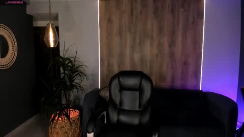 Snapshot of melissamoore_ chatting on October 19, 3:07 am Call me Meli online show from October 19, 3:07 am