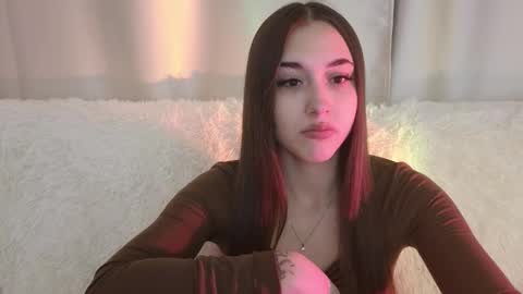 Snapshot of melissapristine chatting on October 6, 4:32 am Mel online show from October 6, 4:32 am