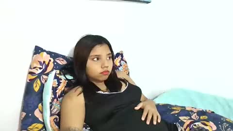 Snapshot of mell_hndz chatting on January 13, 5:33 am milagros online show from January 13, 5:33 am