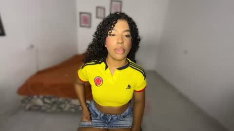 mell_rossi online show from June 17, 6:53 pm