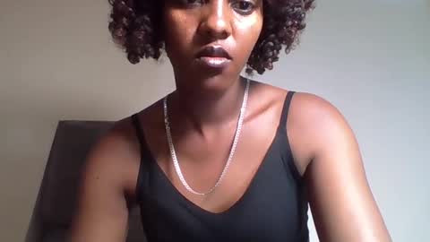 Snapshot of mellanin_queen chatting on September 24, 7:06 pm queen online show from September 24, 7:06 pm