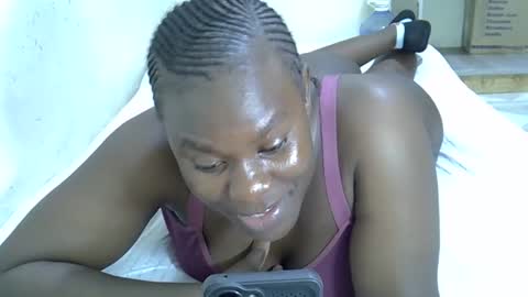 Snapshot of mellanine_ebony chatting on February 23, 7:11 pm mellanine_ebony online show from February 23, 7:11 pm