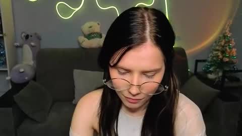 mellhyees online show from January 16, 5:50 pm