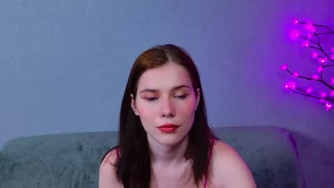 mellhyees online show from May 17, 3:37 am