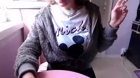 Snapshot of melli23 chatting on September 19, 11:55 am Melli online show from September 19, 11:55 am