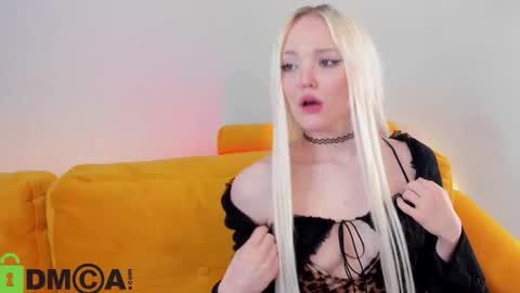 Snapshot of mellisa_louis chatting on February 16, 1:07 pm Mellisa Louis online show from February 16, 1:07 pm