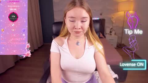 Snapshot of mellisa_nets chatting on October 31, 4:57 am Mellisa online show from October 31, 4:57 am