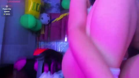 melllks online show from July 9, 8:57 pm