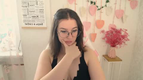 Snapshot of mellonmayre chatting on February 19, 10:23 am mellonmayre online show from February 19, 10:23 am