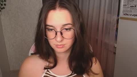 Snapshot of mellonmayre chatting on October 22, 8:19 pm mellonmayre online show from October 22, 8:19 pm