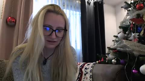 Melly online show from December 5, 7:50 am