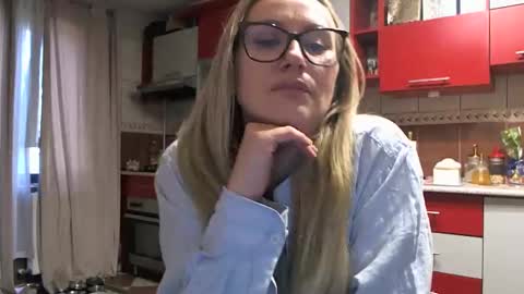 Melly online show from March 9, 9:02 am