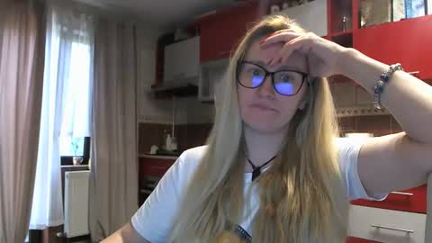 Melly online show from May 5, 5:15 am