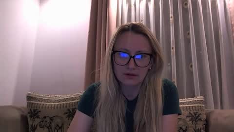 Melly online show from May 10, 8:36 pm