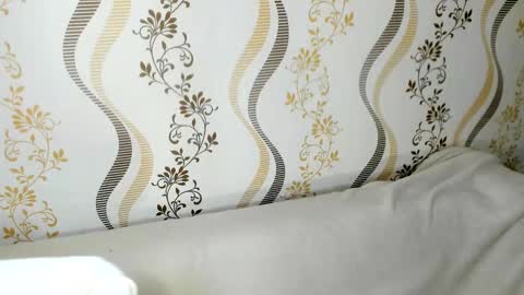 MelMooon online show from November 6, 1:45 pm