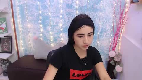 Snapshot of melodi_velasquez chatting on March 6, 3:36 am Melody online show from March 6, 3:36 am